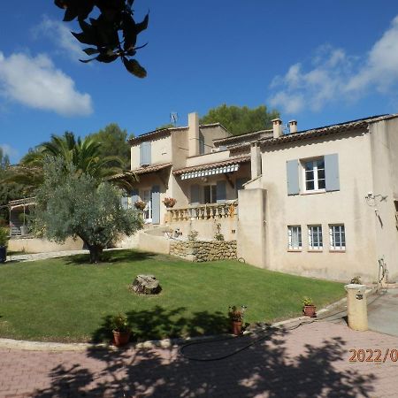 Mas Les Vieux Chenes Bed & Breakfast ลอมเบสค์ ภายนอก รูปภาพ