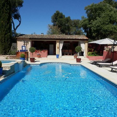 Mas Les Vieux Chenes Bed & Breakfast ลอมเบสค์ ภายนอก รูปภาพ