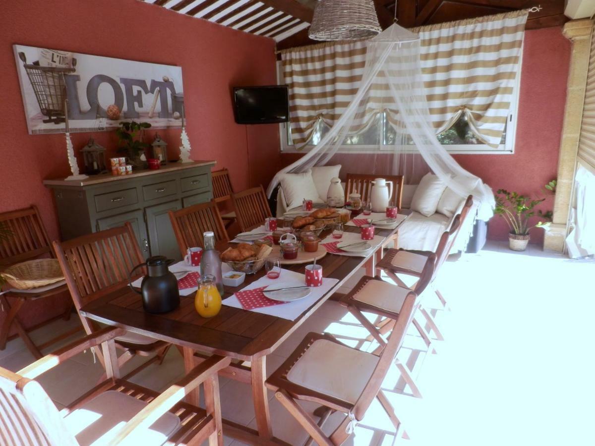 Mas Les Vieux Chenes Bed & Breakfast ลอมเบสค์ ภายนอก รูปภาพ