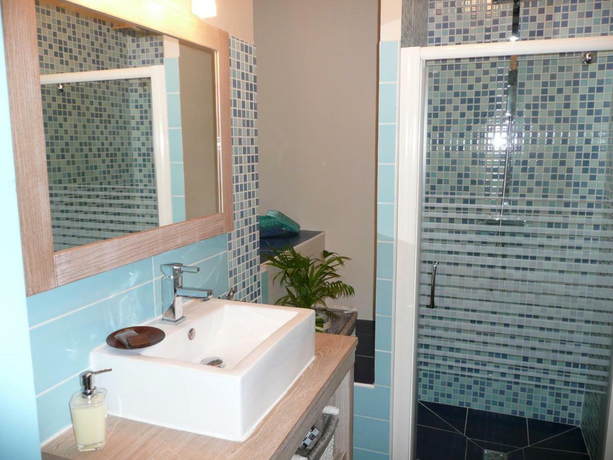 Mas Les Vieux Chenes Bed & Breakfast ลอมเบสค์ ภายนอก รูปภาพ