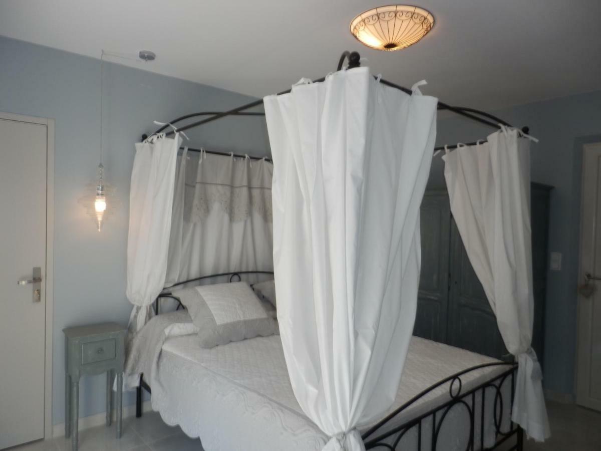 Mas Les Vieux Chenes Bed & Breakfast ลอมเบสค์ ภายนอก รูปภาพ
