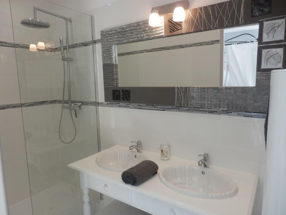 Mas Les Vieux Chenes Bed & Breakfast ลอมเบสค์ ภายนอก รูปภาพ