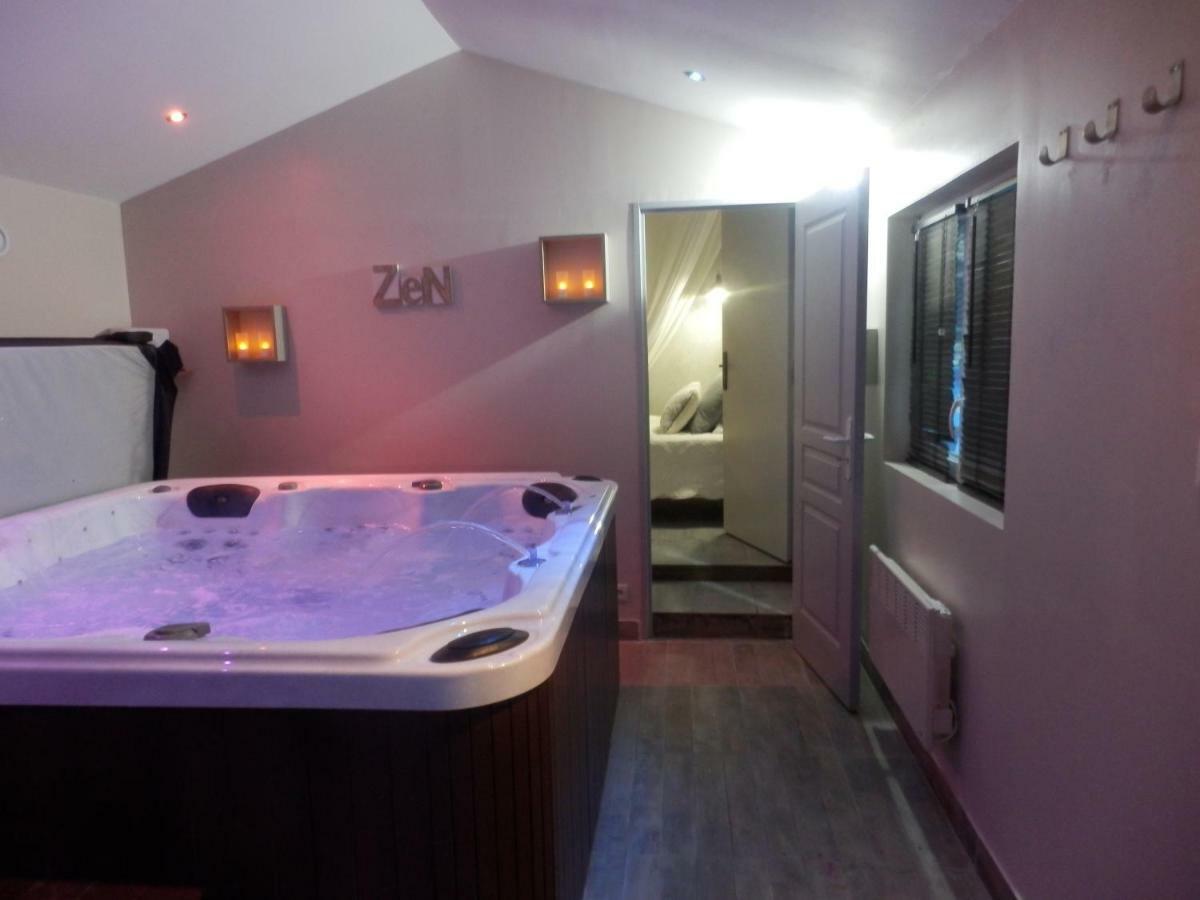 Mas Les Vieux Chenes Bed & Breakfast ลอมเบสค์ ภายนอก รูปภาพ